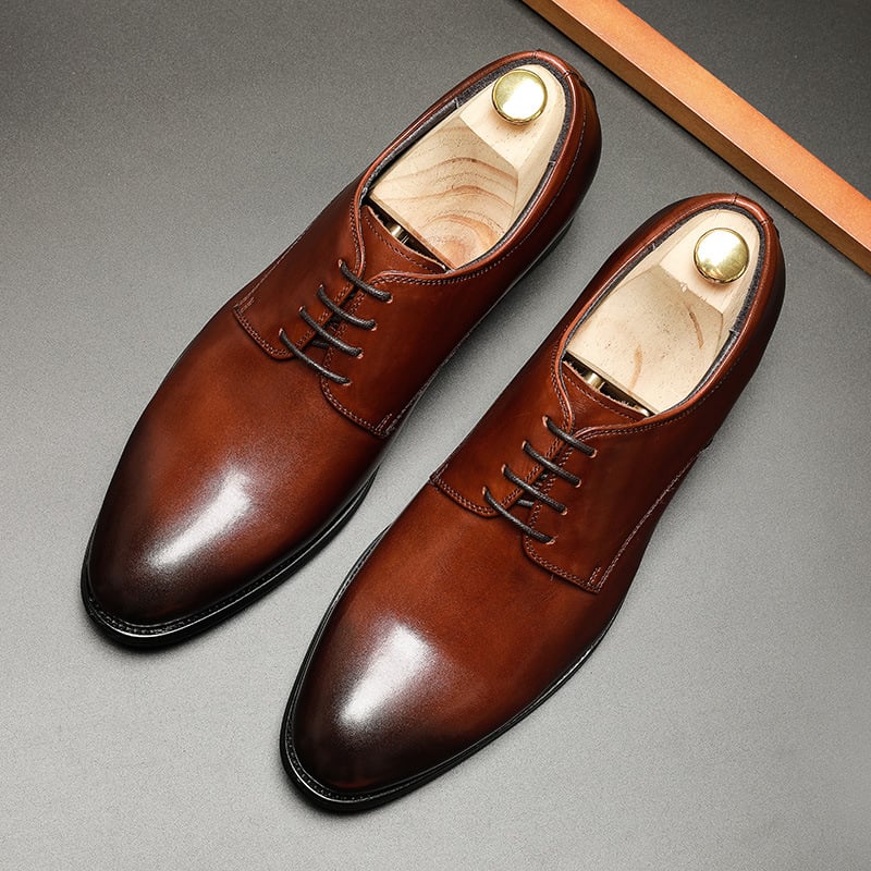 Chaussures habillées en cuir à bout lisse pour hommes, conçues pour gagner en hauteur.