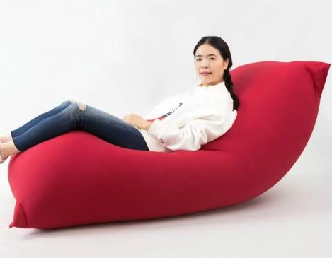 Canapé paresseux pour s'allonger et dormir dans la chambre