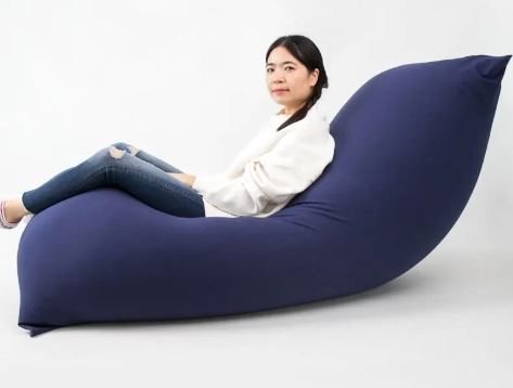 Canapé paresseux pour s'allonger et dormir dans la chambre