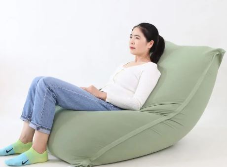 Canapé paresseux pour s'allonger et dormir dans la chambre