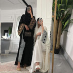 Robe longue noire musulmane pour femme avec ornements
