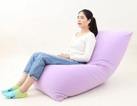 Canapé paresseux pour s'allonger et dormir dans la chambre