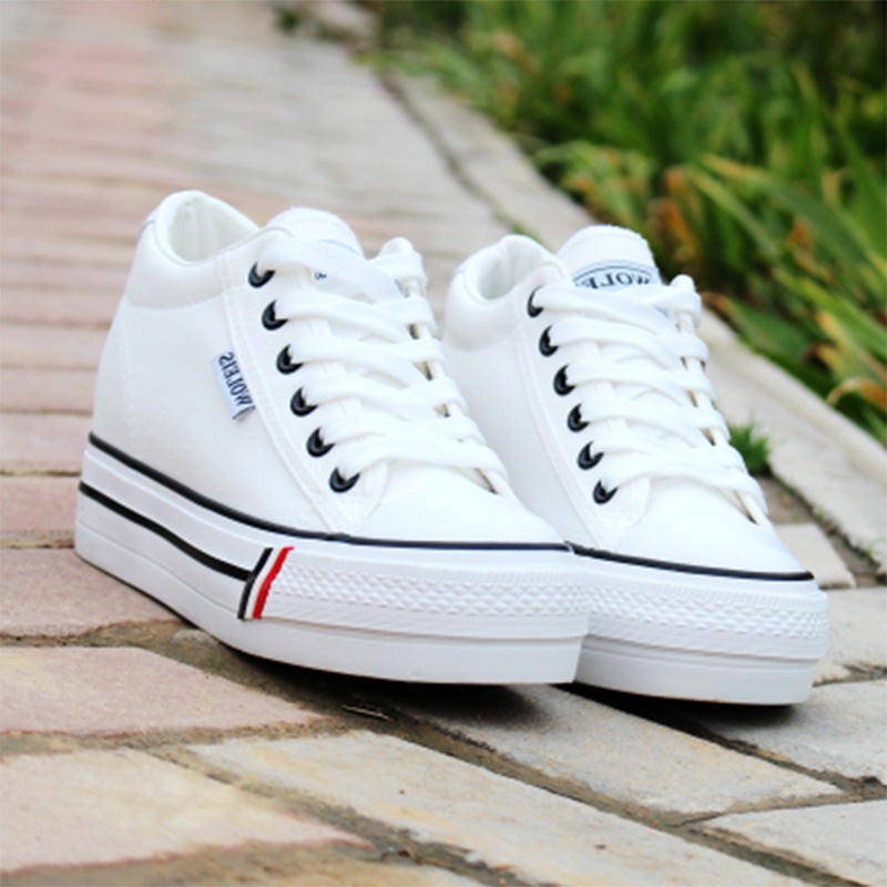 Chaussures blanches basses en toile à semelle muffin pour femmes