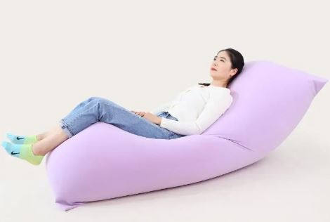 Canapé paresseux pour s'allonger et dormir dans la chambre