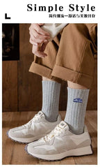 Chaussettes de sport épaisses en coton pour hommes, idéales pour l'automne et l'hiver.