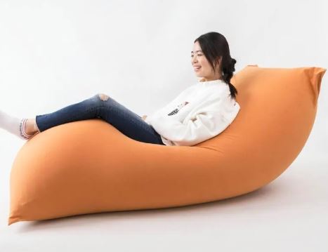 Canapé paresseux pour s'allonger et dormir dans la chambre
