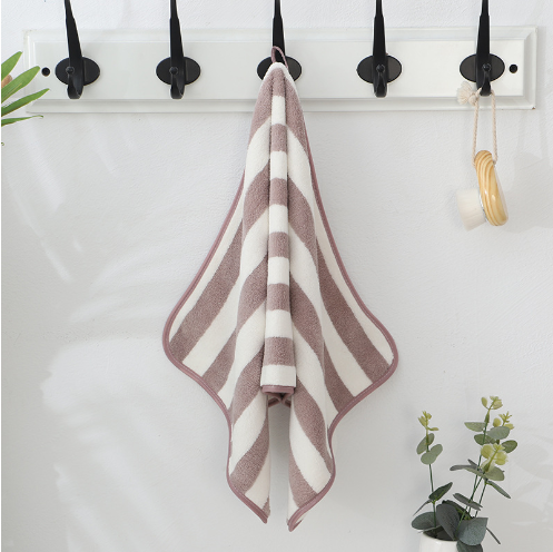 Serviette de bain rayée en microfibre polaire corail 35 x 75 cm