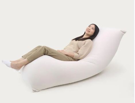 Canapé paresseux pour s'allonger et dormir dans la chambre
