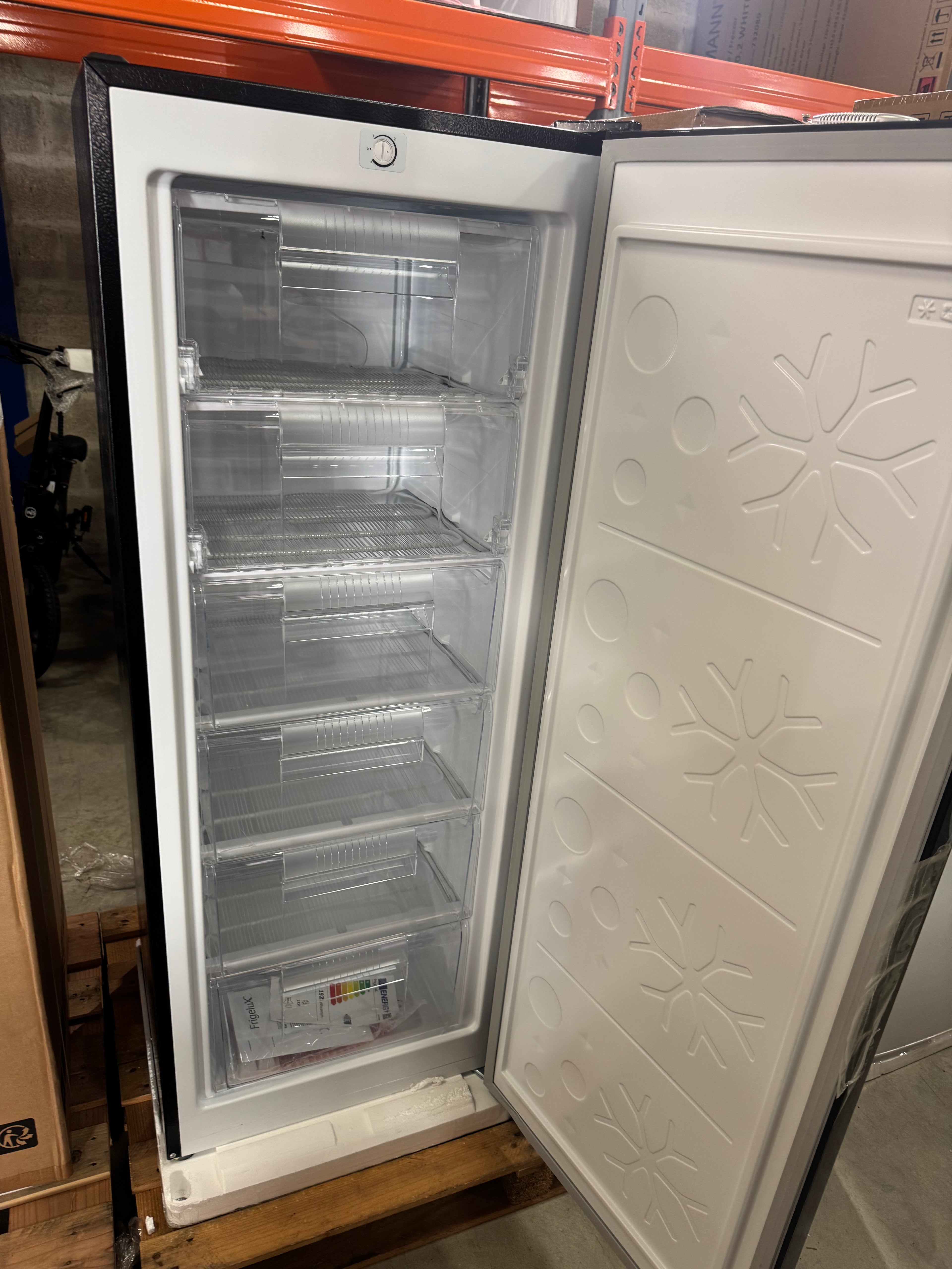 Congélateur armoire noir 177 litres frigelux