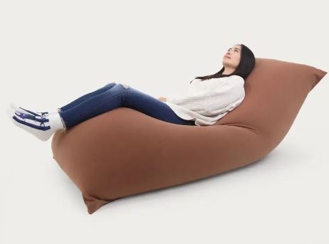 Canapé paresseux pour s'allonger et dormir dans la chambre
