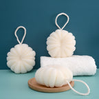 Boules de bain en maille douce pour un gommage exfoliant sous la douche
