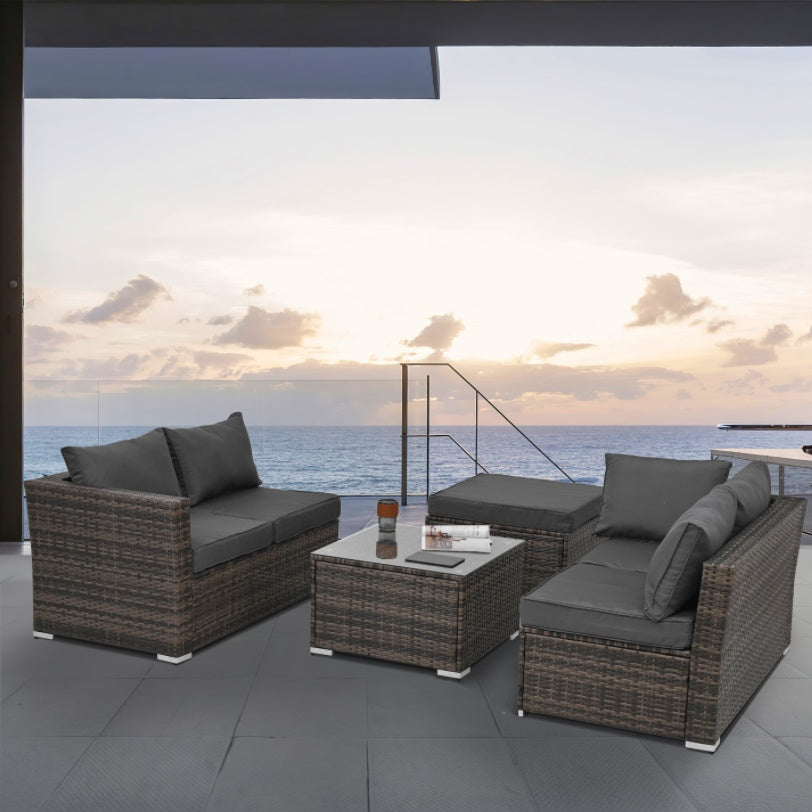 Mobilier d'extérieur en résine tressée avec table basse en verre trempé